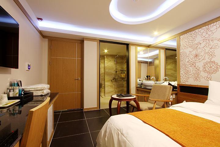 Suwon Orsay Business Hotel Екстериор снимка