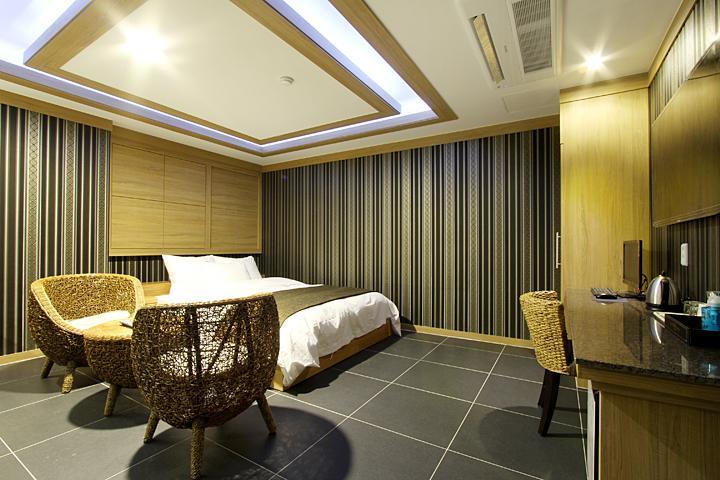 Suwon Orsay Business Hotel Екстериор снимка