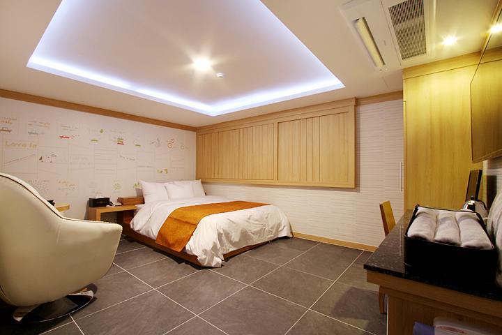 Suwon Orsay Business Hotel Екстериор снимка