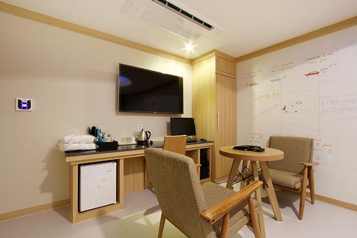 Suwon Orsay Business Hotel Екстериор снимка
