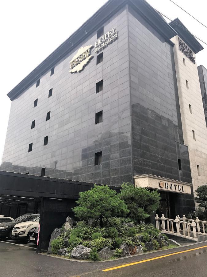Suwon Orsay Business Hotel Екстериор снимка